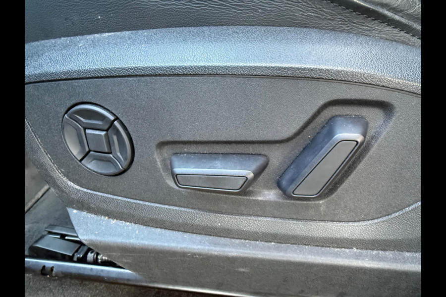 Audi e-tron 50 quattro Business edition Plus 71 kWh, panoramadak, leder, stoelverwarming, camera, NL auto met nap