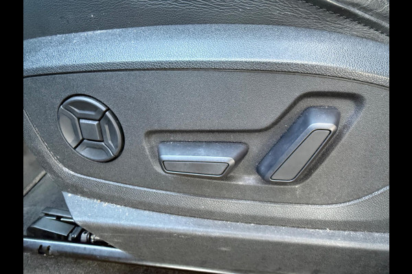 Audi e-tron 50 quattro Business edition Plus 71 kWh, panoramadak, leder, stoelverwarming, camera, NL auto met nap