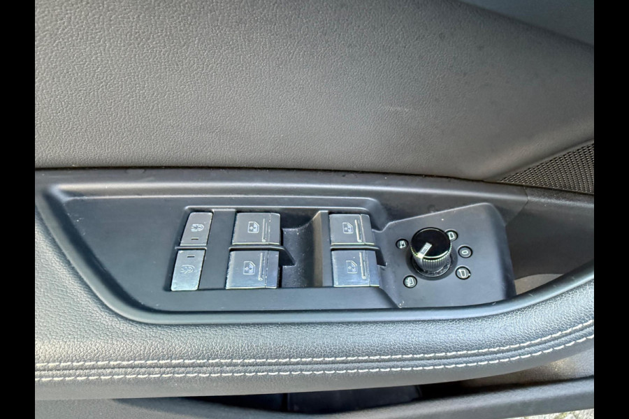 Audi e-tron 50 quattro Business edition Plus 71 kWh, panoramadak, leder, stoelverwarming, camera, NL auto met nap