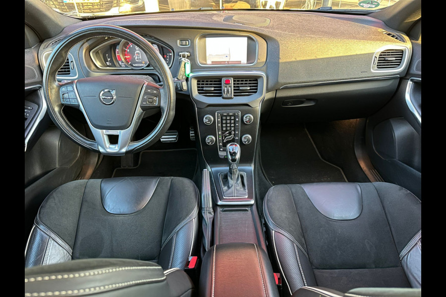 Volvo V40 1.5 T3 153pk Polar+ Sport Automaat | Pano | Trekhaak 1500kg | H&K | occasion