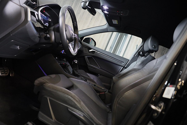 Audi Q3 35 TFSI RSQ3 Look / AUT / Virtual Cockpit / Lane Assist / Dode Hoek / Elek Stoelen / Led / Pdc / 21 Inch