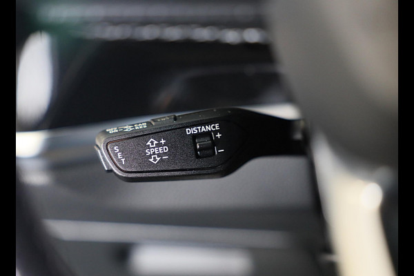 Audi Q3 35 TFSI RSQ3 Look / AUT / Virtual Cockpit / Lane Assist / Dode Hoek / Elek Stoelen / Led / Pdc / 21 Inch