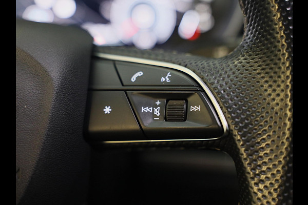 Audi Q3 35 TFSI RSQ3 Look / AUT / Virtual Cockpit / Lane Assist / Dode Hoek / Elek Stoelen / Led / Pdc / 21 Inch