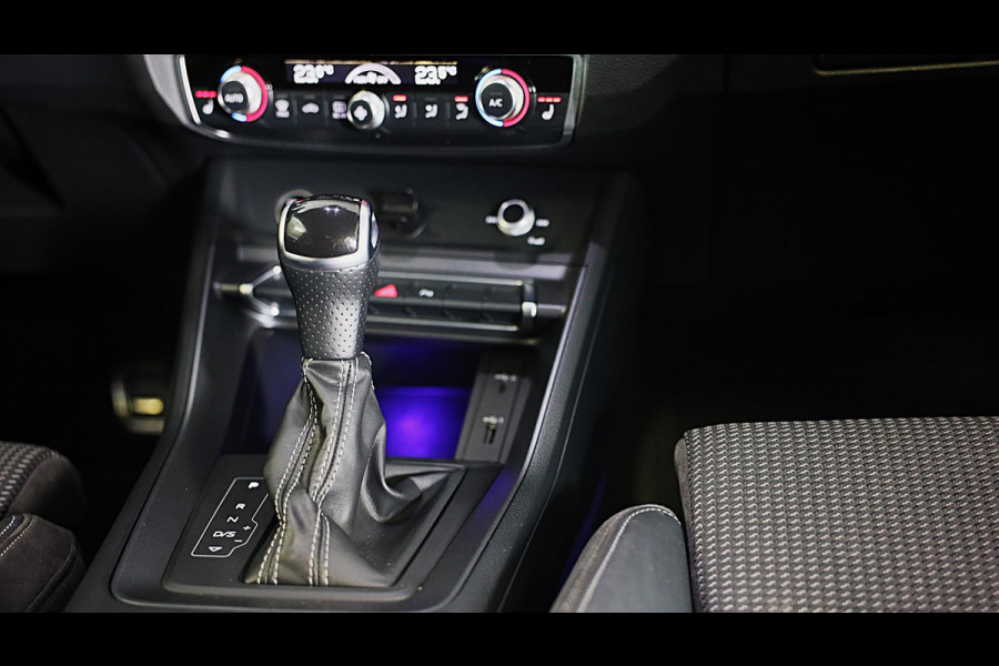 Audi Q3 35 TFSI RSQ3 Look / AUT / Virtual Cockpit / Lane Assist / Dode Hoek / Elek Stoelen / Led / Pdc / 21 Inch