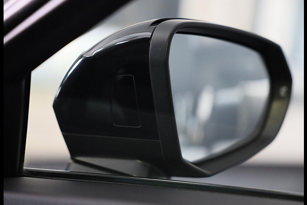 Audi Q3 35 TFSI RSQ3 Look / AUT / Virtual Cockpit / Lane Assist / Dode Hoek / Elek Stoelen / Led / Pdc / 21 Inch