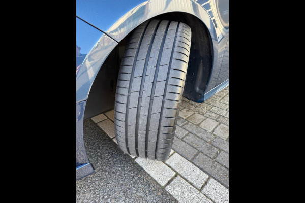 Mercedes-Benz A-Klasse 220 4MATIC Premium Plus LEER/NAV/PANO