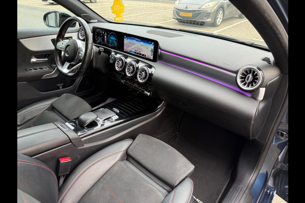 Mercedes-Benz A-Klasse 220 4MATIC Premium Plus LEER/NAV/PANO