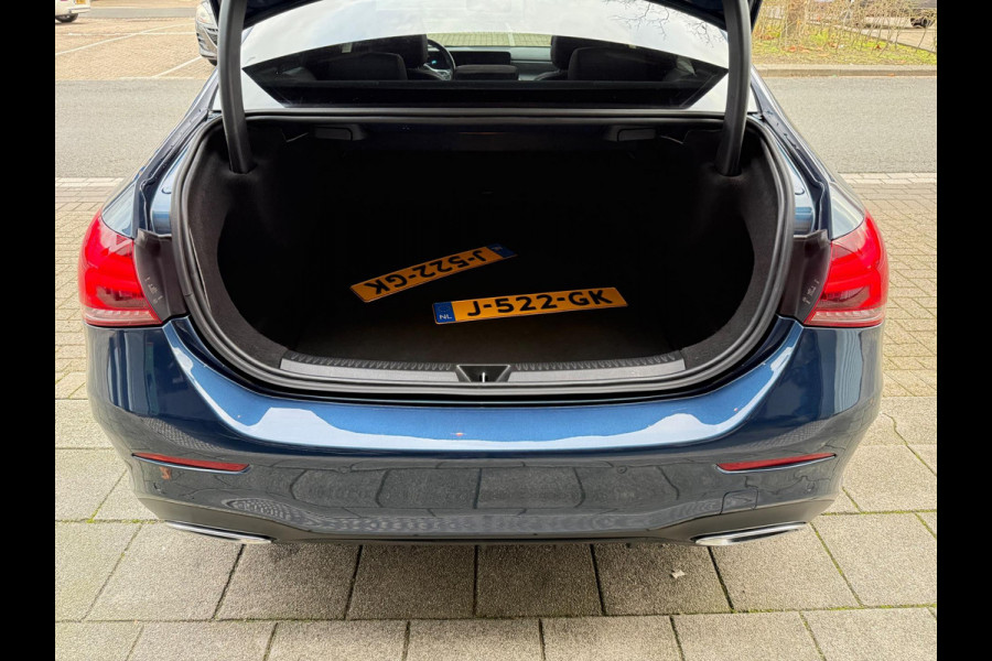 Mercedes-Benz A-Klasse 220 4MATIC Premium Plus LEER/NAV/PANO