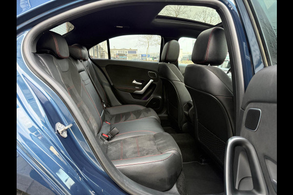 Mercedes-Benz A-Klasse 220 4MATIC Premium Plus LEER/NAV/PANO