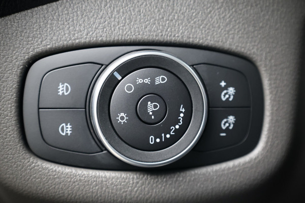 Ford Transit Connect 1.5 EcoBlue L2 | Navigatie | Camera | CarPlay | Stoelverwarming | Trekhaak | Airco | Nieuwe APK | Dealer onderhouden | NAP Logisch | Euro 6