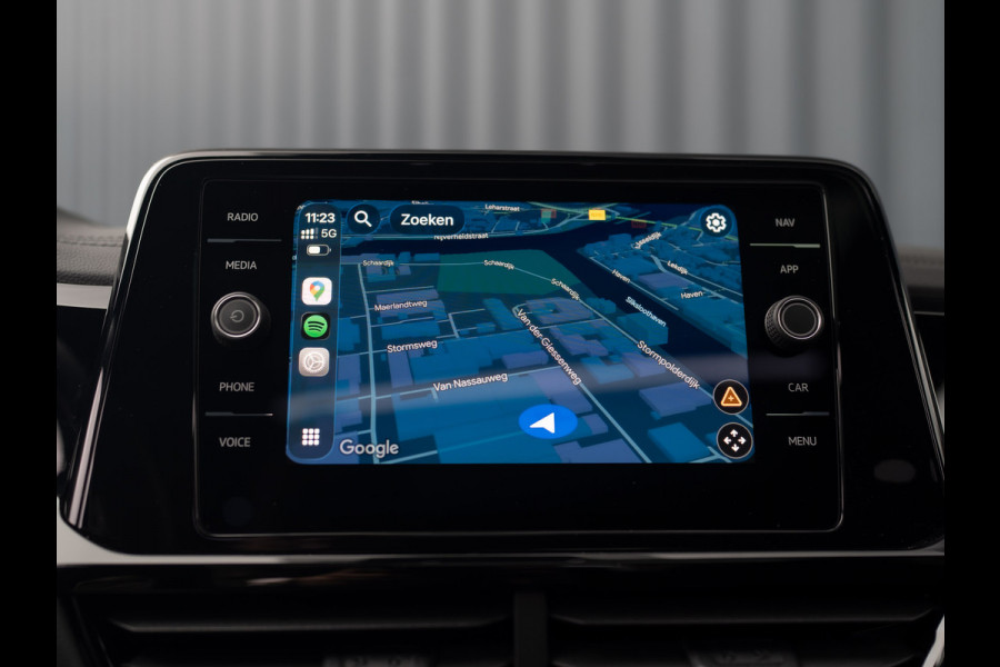 Volkswagen T-Roc 1.5 TSI R-Line | Panodak | Keyless | Side Assist | Elk. A-klep | IQ Light | Camera | Prijs Rijklaar!!