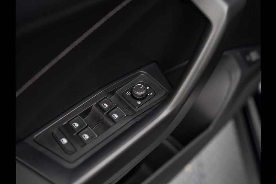 Volkswagen T-Roc 1.5 TSI R-Line | Panodak | Keyless | Side Assist | Elk. A-klep | IQ Light | Camera | Prijs Rijklaar!!