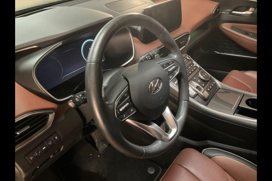 Hyundai Santa Fe 1.6 T-GDI PHEV Premium Plus Sky | Panoramadak | Complete historie | Vol leder | Comfortstoelen voorin (inclusief ventilatie / stoelverwarming) | Achteruitrijcamera | Vierwielaandrijving | Geuheugenstoelen