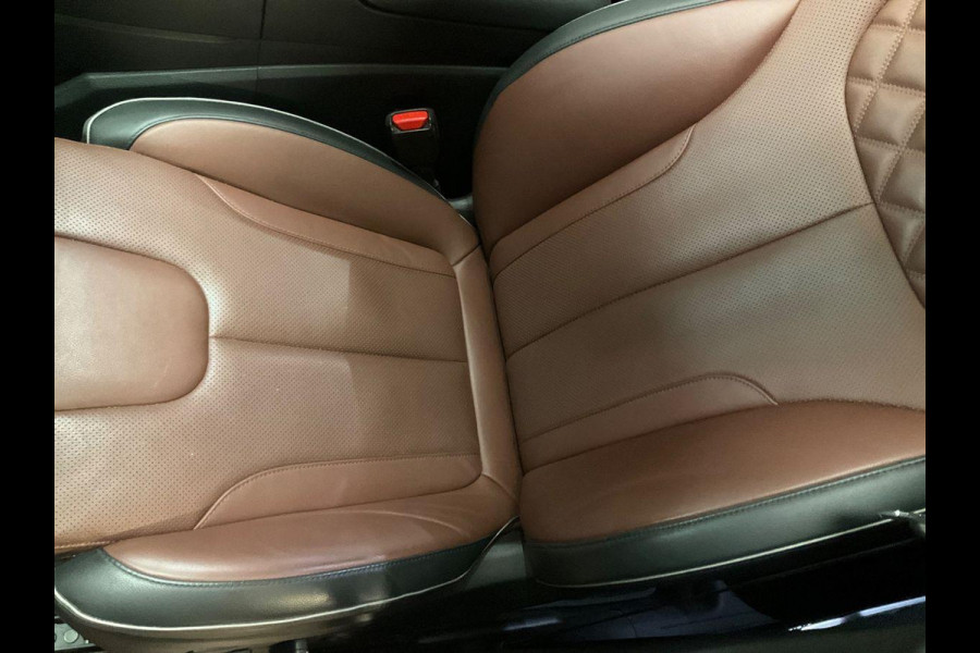 Hyundai Santa Fe 1.6 T-GDI PHEV Premium Plus Sky | Panoramadak | Complete historie | Vol leder | Comfortstoelen voorin (inclusief ventilatie / stoelverwarming) | Achteruitrijcamera | Vierwielaandrijving | Geuheugenstoelen