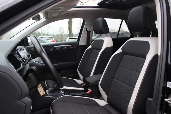 Volkswagen T-Roc 1.5 TSI Sport / Trekhaak / Panoramadak / Virtual Cockpit / CarPlay / 17'' / LED Koplampen / DAB / ACC