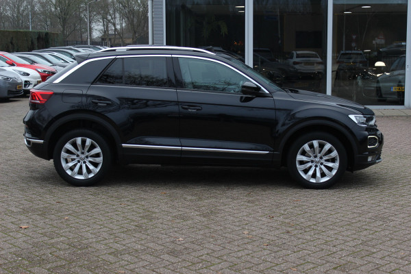 Volkswagen T-Roc 1.5 TSI Sport / Trekhaak / Panoramadak / Virtual Cockpit / CarPlay / 17'' / LED Koplampen / DAB / ACC