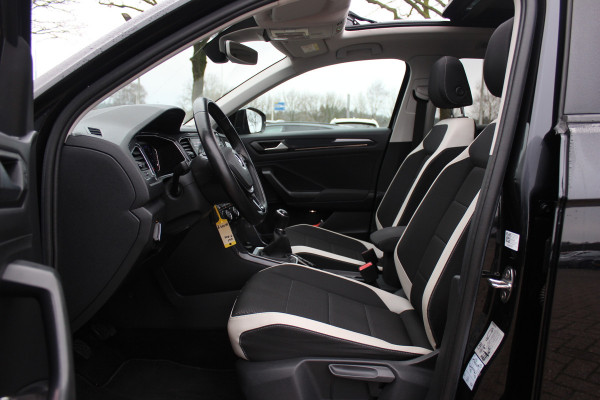 Volkswagen T-Roc 1.5 TSI Sport / Trekhaak / Panoramadak / Virtual Cockpit / CarPlay / 17'' / LED Koplampen / DAB / ACC