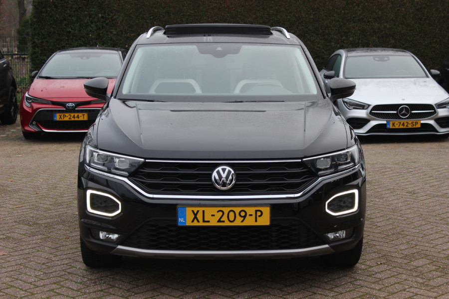 Volkswagen T-Roc 1.5 TSI Sport / Trekhaak / Panoramadak / Virtual Cockpit / CarPlay / 17'' / LED Koplampen / DAB / ACC