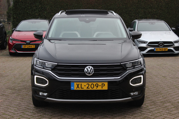 Volkswagen T-Roc 1.5 TSI Sport / Trekhaak / Panoramadak / Virtual Cockpit / CarPlay / 17'' / LED Koplampen / DAB / ACC