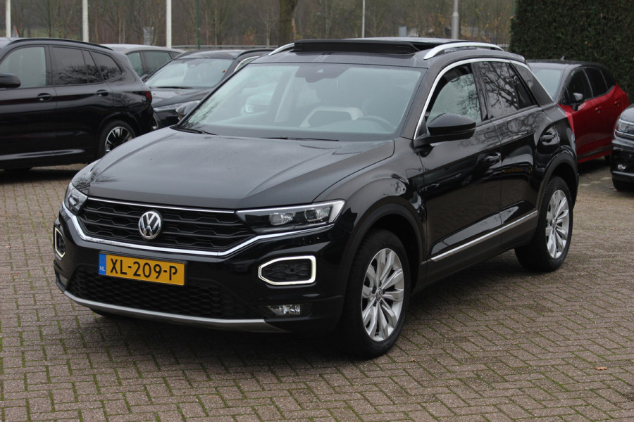 Volkswagen T-Roc 1.5 TSI Sport / Trekhaak / Panoramadak / Virtual Cockpit / CarPlay / 17'' / LED Koplampen / DAB / ACC