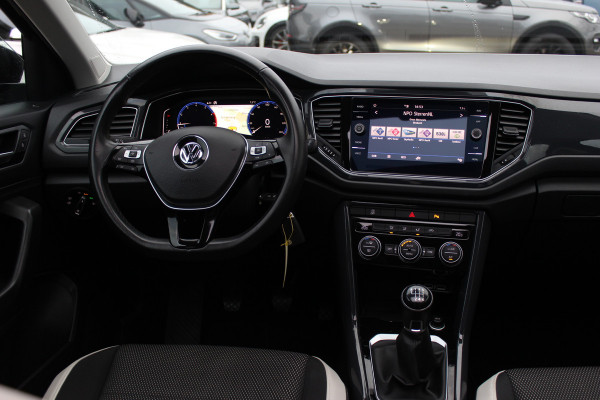 Volkswagen T-Roc 1.5 TSI Sport / Trekhaak / Panoramadak / Virtual Cockpit / CarPlay / 17'' / LED Koplampen / DAB / ACC