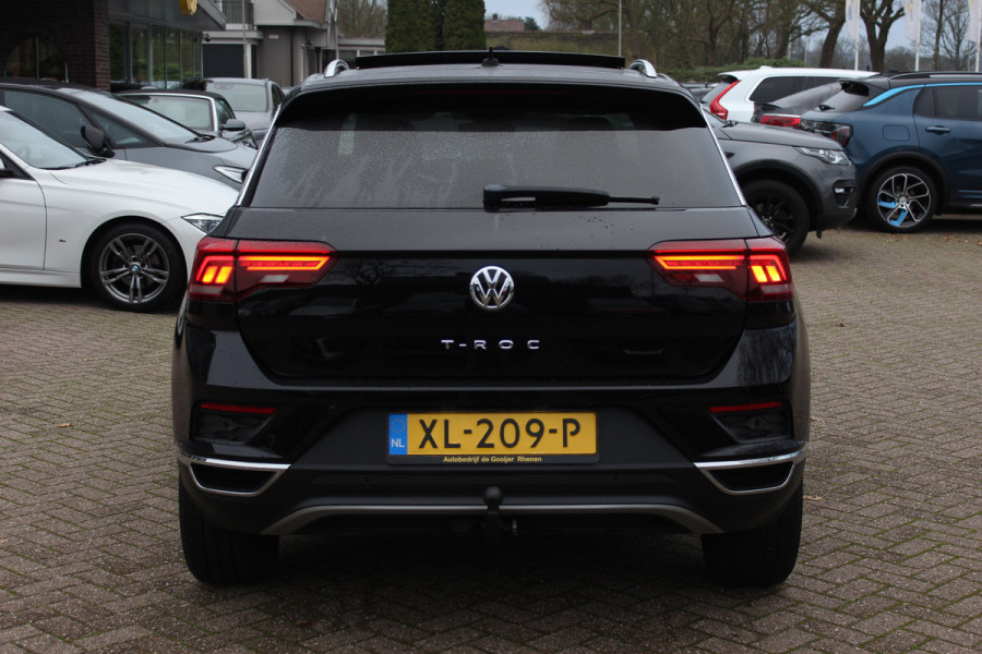 Volkswagen T-Roc 1.5 TSI Sport / Trekhaak / Panoramadak / Virtual Cockpit / CarPlay / 17'' / LED Koplampen / DAB / ACC