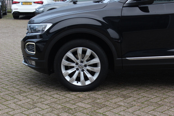 Volkswagen T-Roc 1.5 TSI Sport / Trekhaak / Panoramadak / Virtual Cockpit / CarPlay / 17'' / LED Koplampen / DAB / ACC