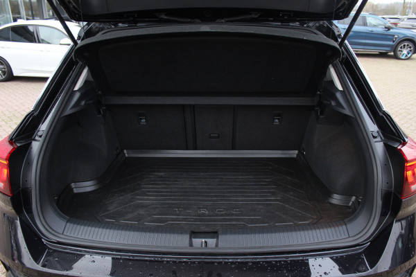 Volkswagen T-Roc 1.5 TSI Sport / Trekhaak / Panoramadak / Virtual Cockpit / CarPlay / 17'' / LED Koplampen / DAB / ACC