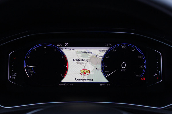 Volkswagen T-Roc 1.5 TSI Sport / Trekhaak / Panoramadak / Virtual Cockpit / CarPlay / 17'' / LED Koplampen / DAB / ACC