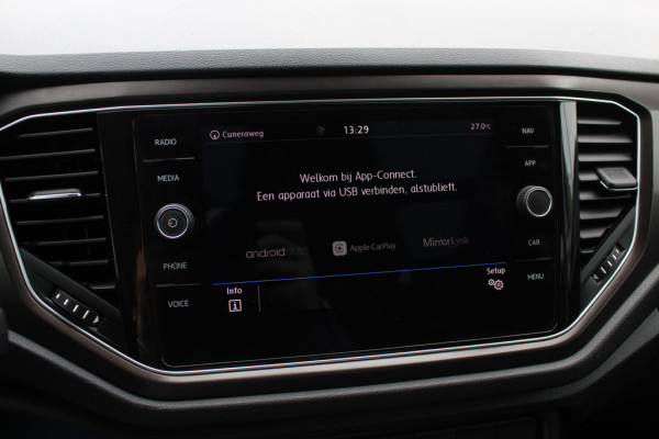 Volkswagen T-Roc 1.5 TSI Sport / Trekhaak / Panoramadak / Virtual Cockpit / CarPlay / 17'' / LED Koplampen / DAB / ACC