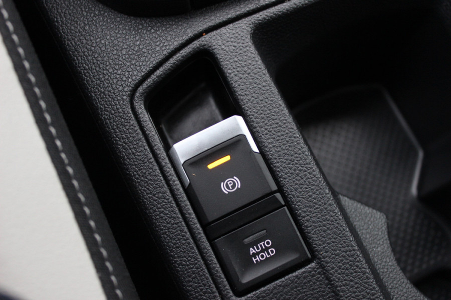 Volkswagen T-Roc 1.5 TSI Sport / Trekhaak / Panoramadak / Virtual Cockpit / CarPlay / 17'' / LED Koplampen / DAB / ACC