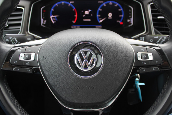 Volkswagen T-Roc 1.5 TSI Sport / Trekhaak / Panoramadak / Virtual Cockpit / CarPlay / 17'' / LED Koplampen / DAB / ACC
