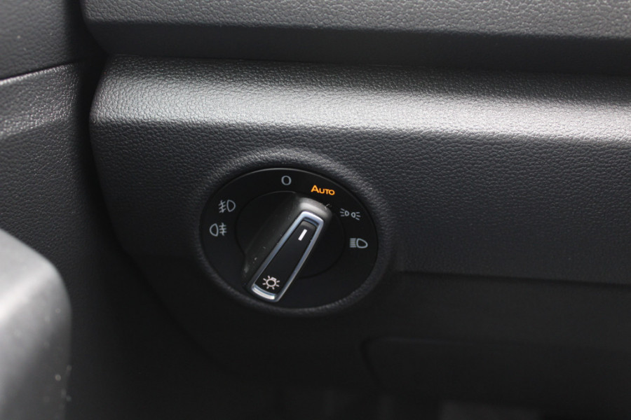 Volkswagen T-Roc 1.5 TSI Sport / Trekhaak / Panoramadak / Virtual Cockpit / CarPlay / 17'' / LED Koplampen / DAB / ACC