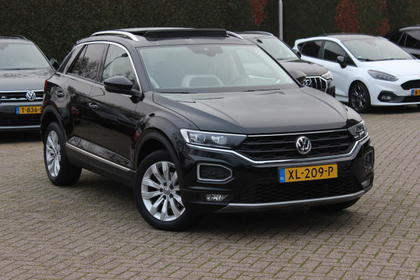 Volkswagen T-Roc 1.5 TSI Sport / Trekhaak / Panoramadak / Virtual Cockpit / CarPlay / 17'' / LED Koplampen / DAB / ACC