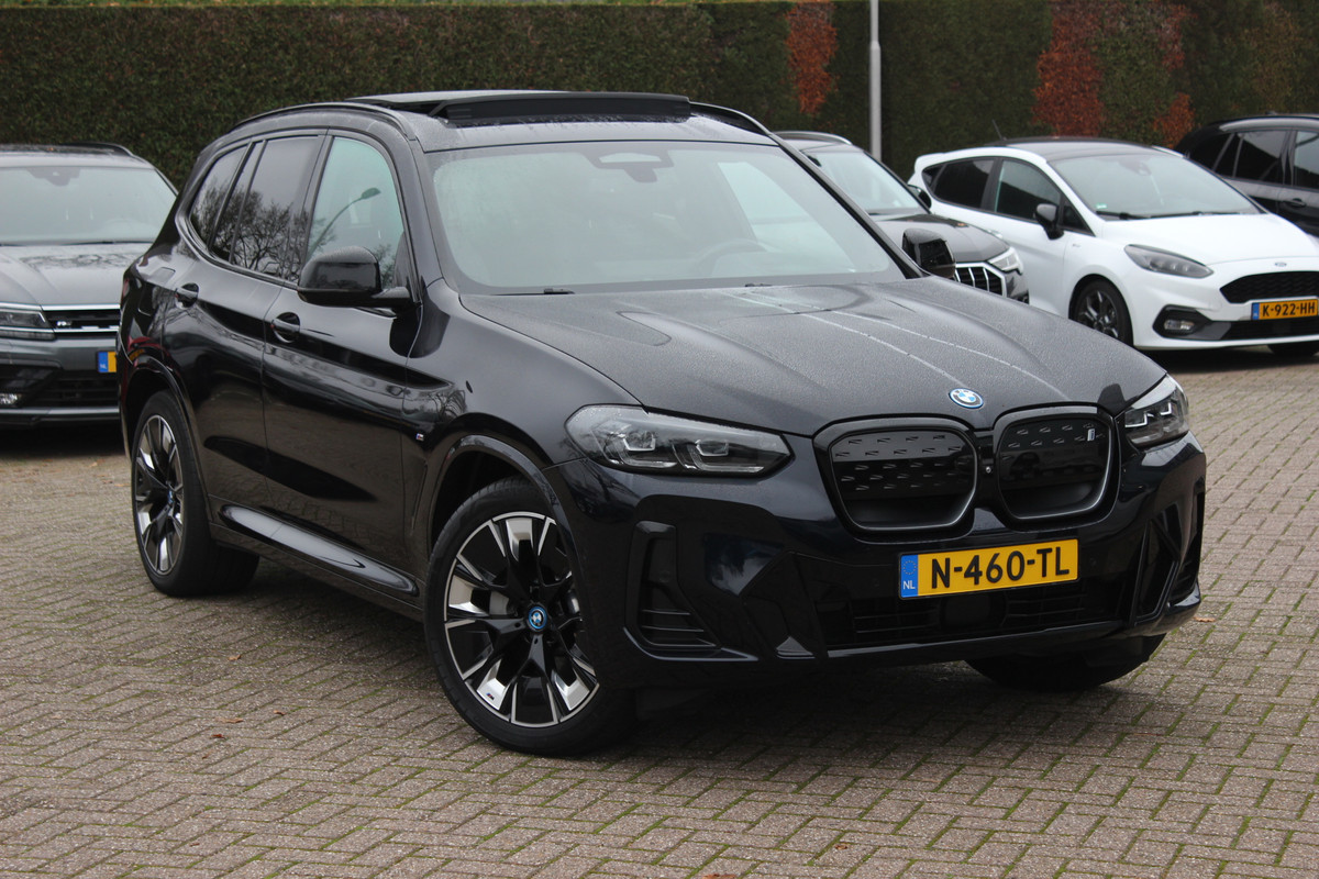 BMW iX3 High Executive 80 kWh / SOH 94,7% / Trekhaak / Panoramadak / 360Camera / Head-up / 20'' / Leder / Harman Kardon / Sfeerverlichting / Dodehoek / DAB / Stuur+Stoelverwarming / ACC