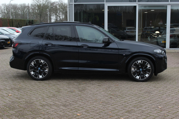 BMW iX3 High Executive 80 kWh / SoH 94.7% / Trekhaak / Panoramadak / 360Camera / Head-up / 20'' / Leder / Harman Kardon / Sfeerverlichting / Dodehoek / DAB / Stuur+Stoelverwarming / ACC