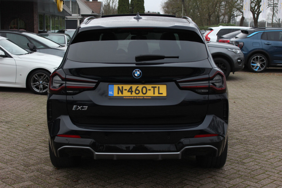 BMW iX3 High Executive 80 kWh / SoH 94.7% / Trekhaak / Panoramadak / 360Camera / Head-up / 20'' / Leder / Harman Kardon / Sfeerverlichting / Dodehoek / DAB / Stuur+Stoelverwarming / ACC