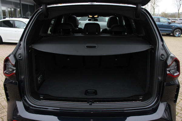 BMW iX3 High Executive 80 kWh / SoH 94.7% / Trekhaak / Panoramadak / 360Camera / Head-up / 20'' / Leder / Harman Kardon / Sfeerverlichting / Dodehoek / DAB / Stuur+Stoelverwarming / ACC
