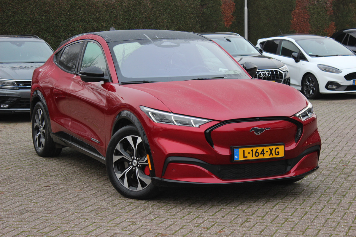 Ford Mustang Mach-E Extended AWD 98 kWh / SoH 93.1% / Trekhaak / Panoramadak / Camera / Leder / 19'' / B&O / Keyless / DAB / Dodehoek / ACC / Navigatie / Sfeerverlichting / Stoelverwarming