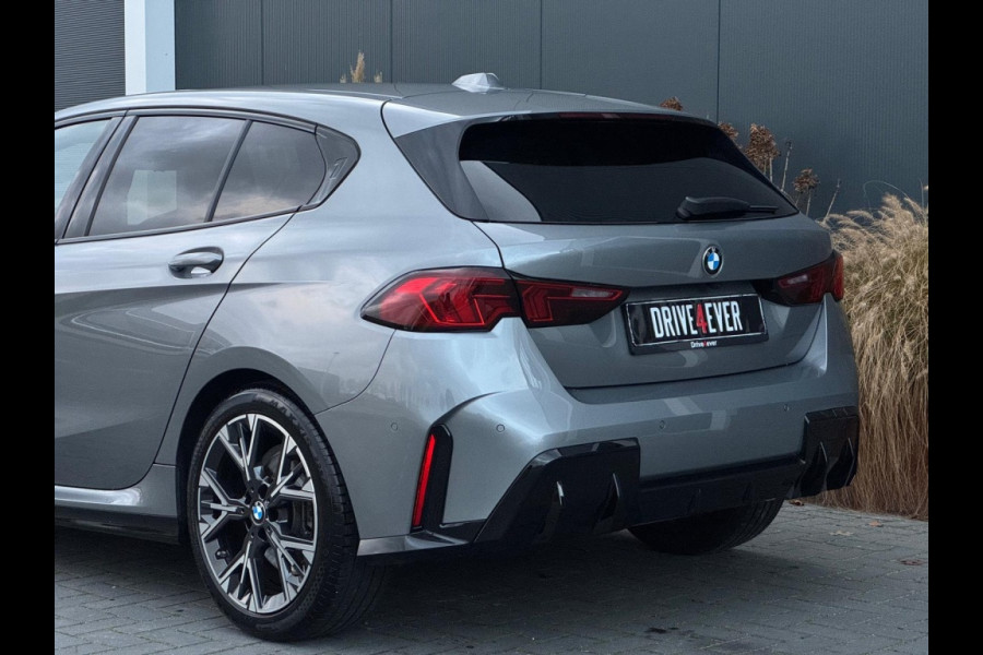 BMW 1-serie 120i M PACK 2025 LEDER SPORTVELGEN H&K LED WIDESCREEN