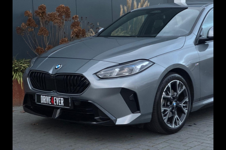BMW 1-serie 120i M PACK 2025 LEDER SPORTVELGEN H&K LED WIDESCREEN