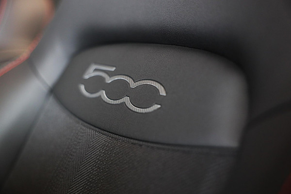 Fiat 500X 1.5 Hybrid RED Cabrio / Acc / Lane Assist / Dode Hoek / Camera / Navi / Ecc / Elek Pakket / Led / Pdc / 18 Inch