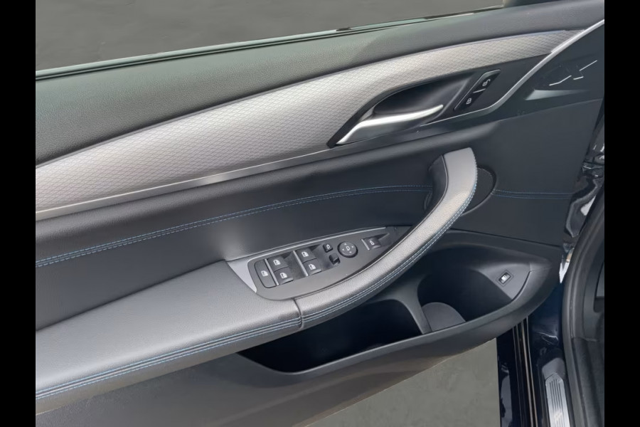 BMW X3 xDrive30e M-SPORT ** LED, NAVI+, PANORAMA, TREKH, KEYLESS, HuD, 19-inch LMV ** 1e EIG - UNFALLFREI - BMW GAR ** ** INFORMEER OOK NAAR ONZE AANTREKKELIJKE FINANCIAL-LEASE TARIEVEN **