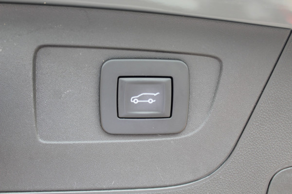 Opel Insignia Sports Tourer 1.6 Turbo Exclusive / Panoramadak / Camera / Head-up / Keyless / Bose / 18'' / Matrix LED / Navigatie / CarPlay / Stuur+Stoelverwarming / DAB / Cruise Control