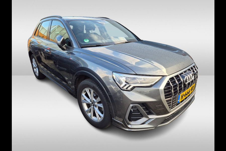 Audi Q3 35 TFSI Pro Line 3x S-Line / Navigatie / Half leder / 18'' / LED Koplampen / Parkeerhulp achter / Stoelverwarming / Cruise Control