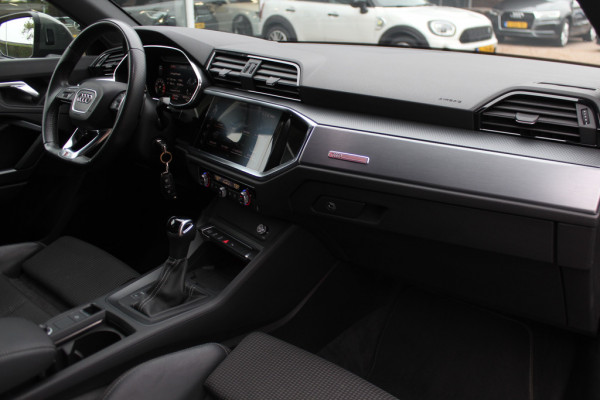 Audi Q3 35 TFSI Pro Line 3x S-Line / Navigatie / Half leder / 18'' / LED Koplampen / Parkeerhulp achter / Stoelverwarming / Cruise Control