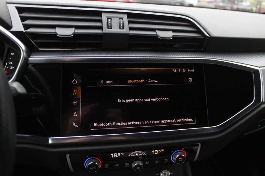 Audi Q3 35 TFSI Pro Line 3x S-Line / Navigatie / Half leder / 18'' / LED Koplampen / Parkeerhulp achter / Stoelverwarming / Cruise Control