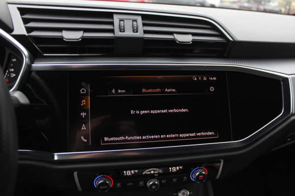 Audi Q3 35 TFSI Pro Line 3x S-Line / Navigatie / Half leder / 18'' / LED Koplampen / Parkeerhulp achter / Stoelverwarming / Cruise Control