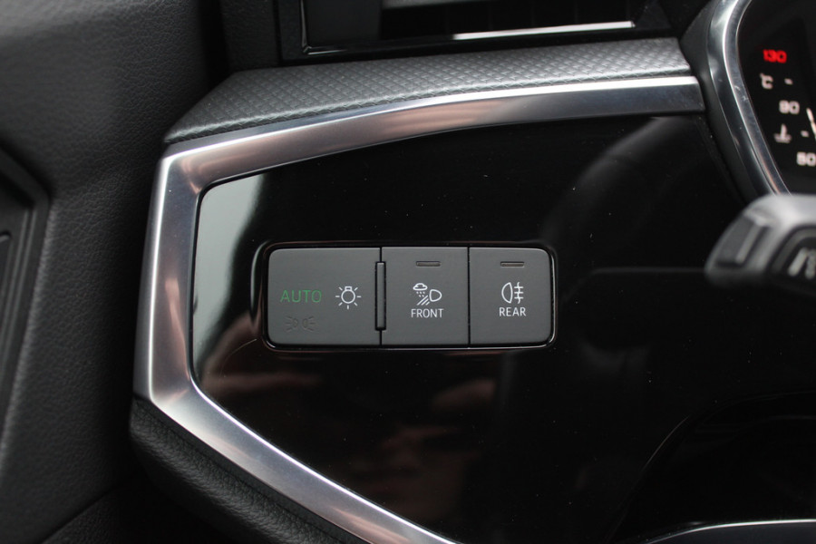 Audi Q3 35 TFSI Pro Line 3x S-Line / Navigatie / Half leder / 18'' / LED Koplampen / Parkeerhulp achter / Stoelverwarming / Cruise Control