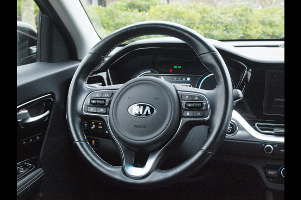 Kia e-Niro ExecutiveLine 64 kWh Facelift | 3 fase lader | Camera | Apple Carplay | JBL |